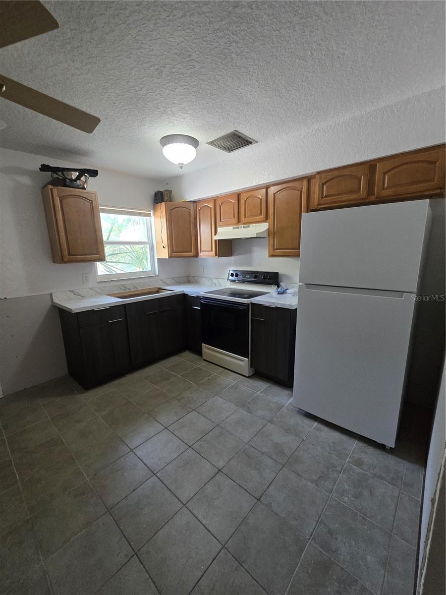 Image 3 of 9 For 773 9th Street E