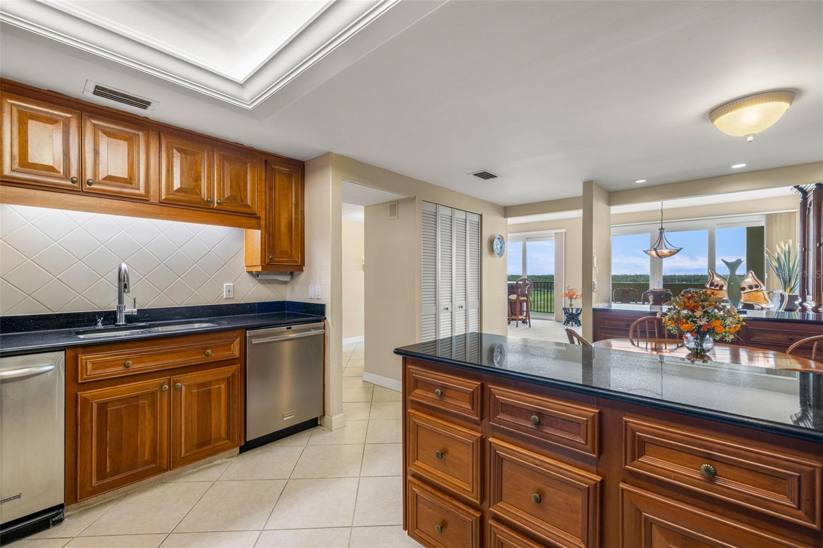 Image 14 of 60 For 6 Belleview Boulevard 801