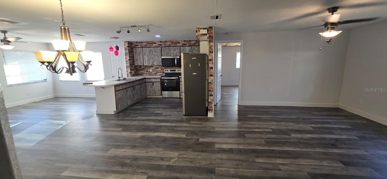 Image 3 of 17 For 20329 Astoria Avenue