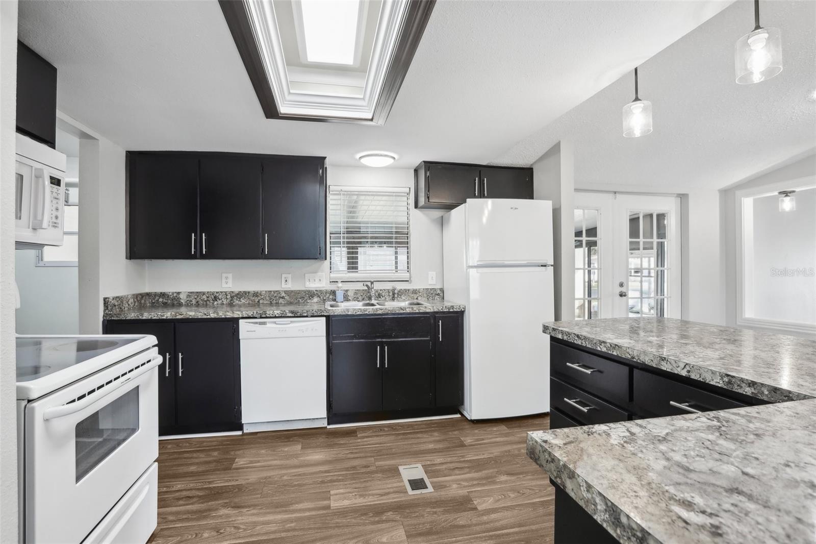 Image 19 of 48 For 3121 Briar Street