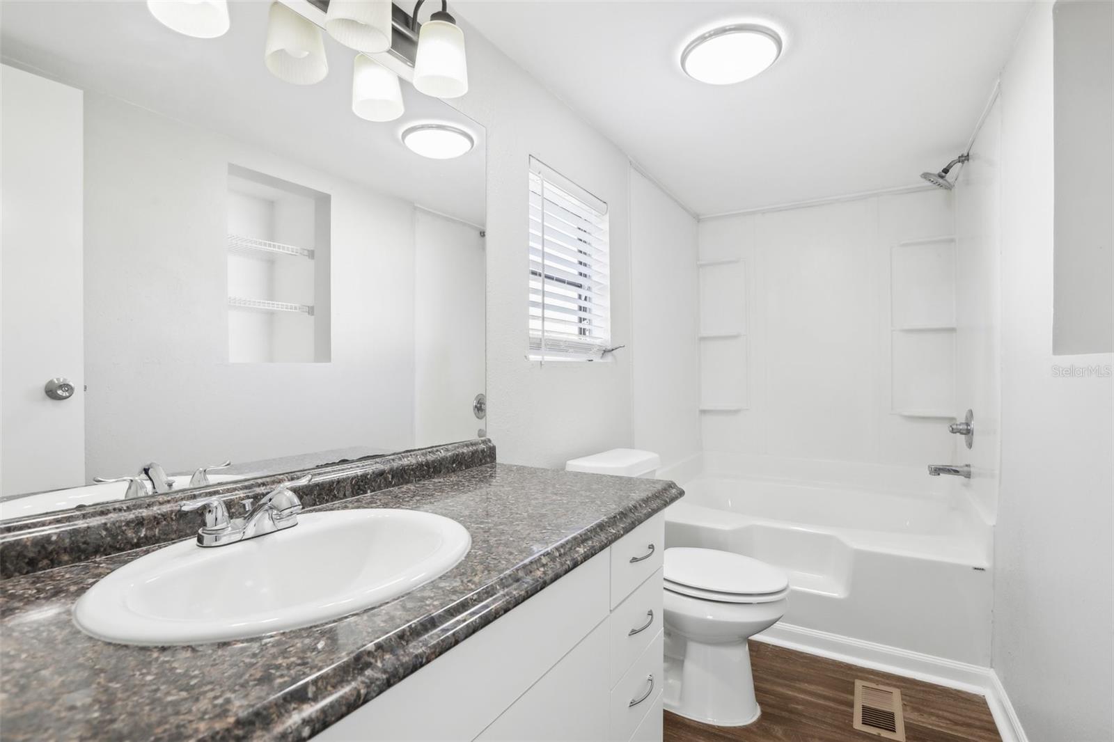 Image 29 of 48 For 3121 Briar Street