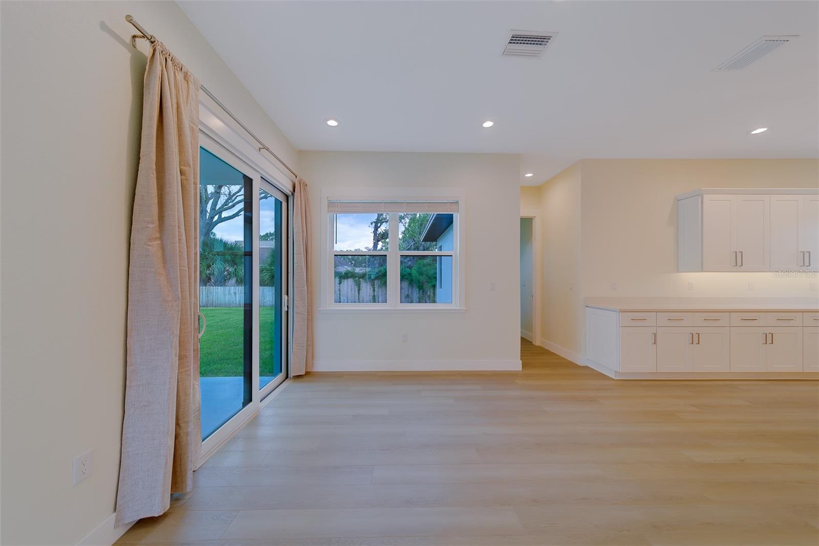 Image 12 of 64 For 14723 Sunset Drive