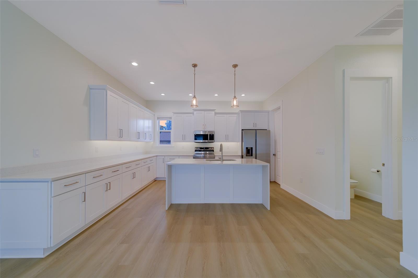 Image 14 of 64 For 14723 Sunset Drive