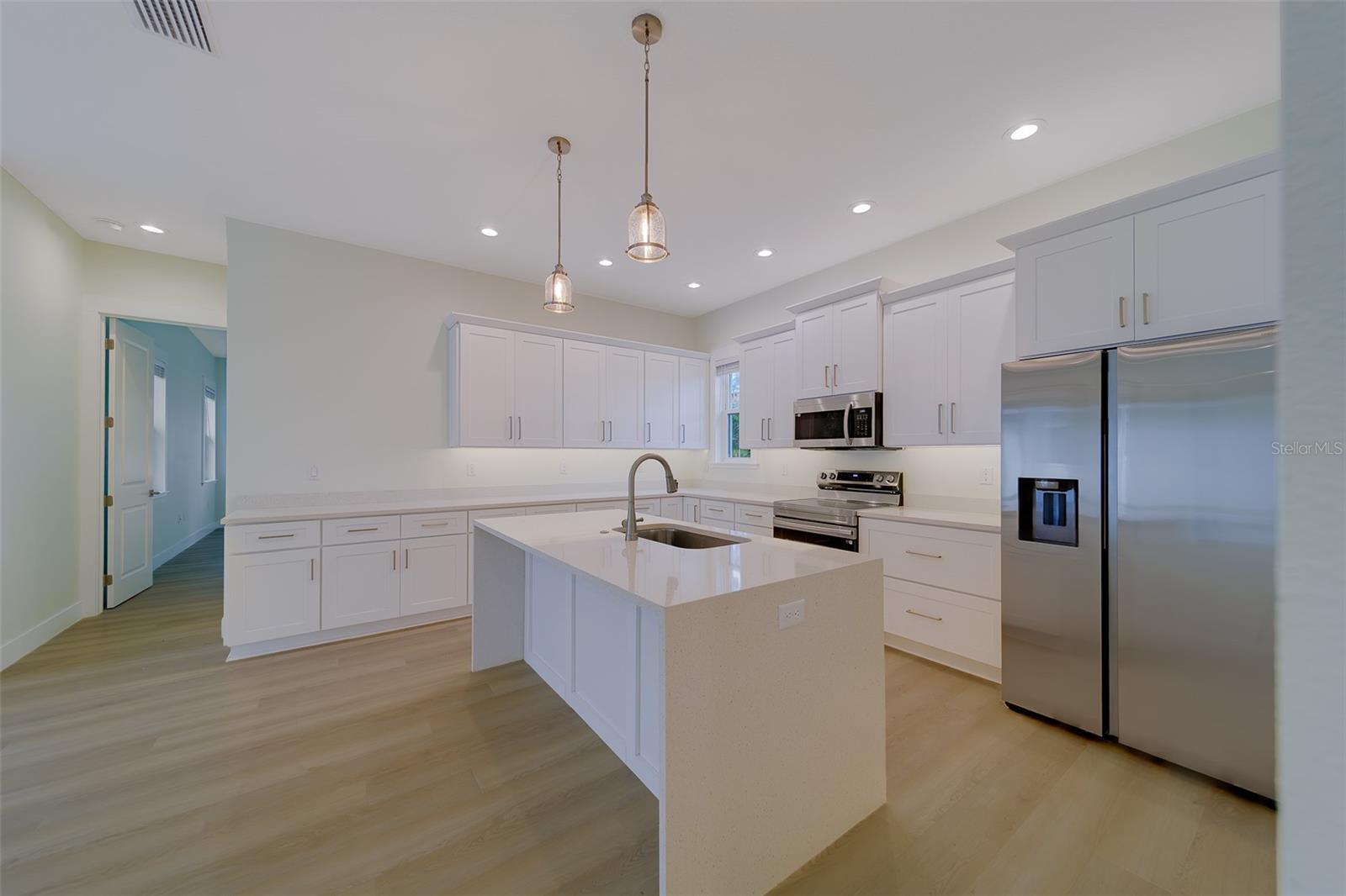 Image 15 of 64 For 14723 Sunset Drive