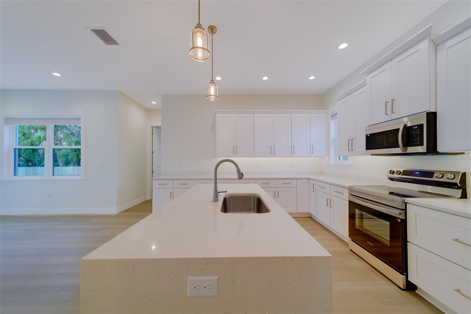 Image 16 of 64 For 14723 Sunset Drive