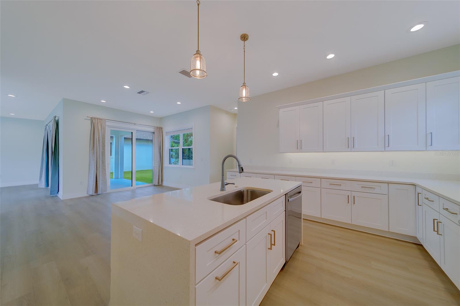 Image 17 of 64 For 14723 Sunset Drive