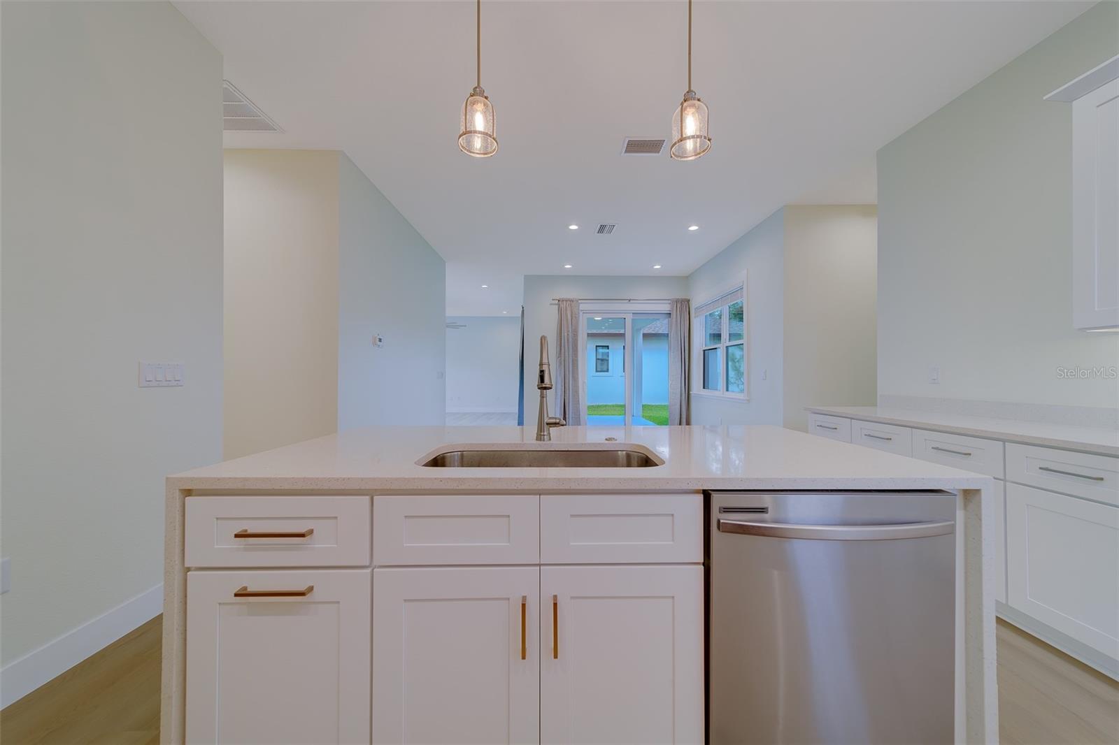 Image 18 of 64 For 14723 Sunset Drive