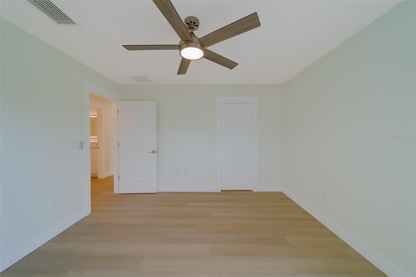 Image 23 of 64 For 14723 Sunset Drive