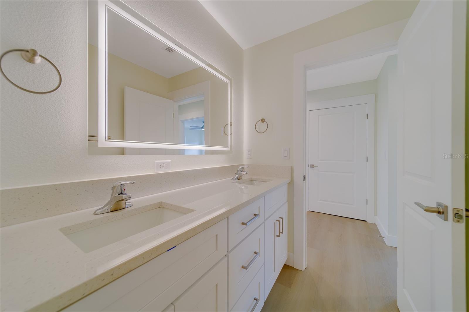 Image 26 of 64 For 14723 Sunset Drive