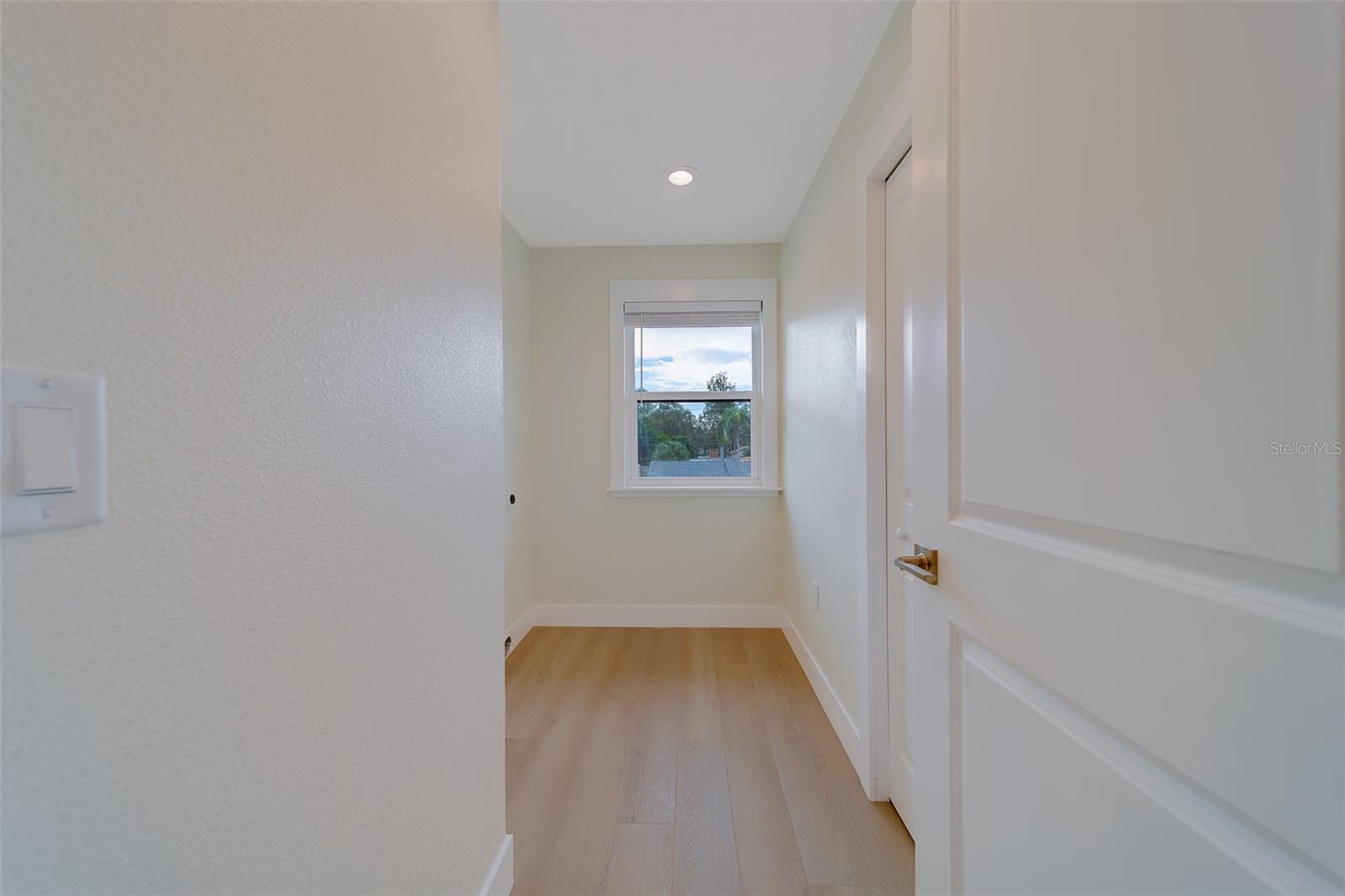 Image 27 of 64 For 14723 Sunset Drive