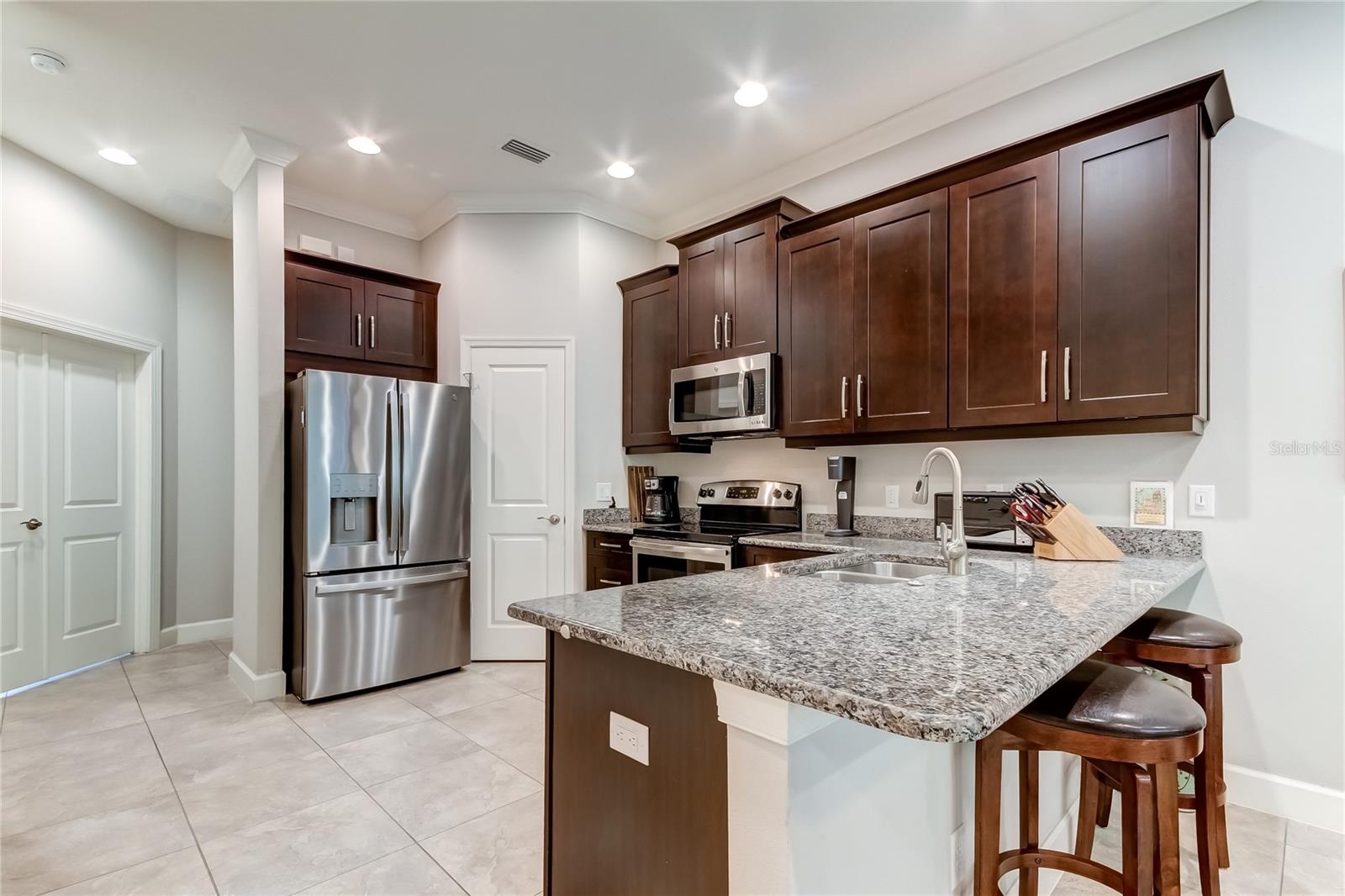 Image 4 of 13 For 6008 Anchorage Way S 6008