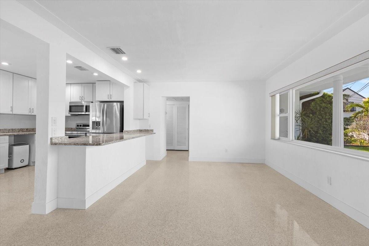 Image 10 of 42 For 2540 Shore Drive Se