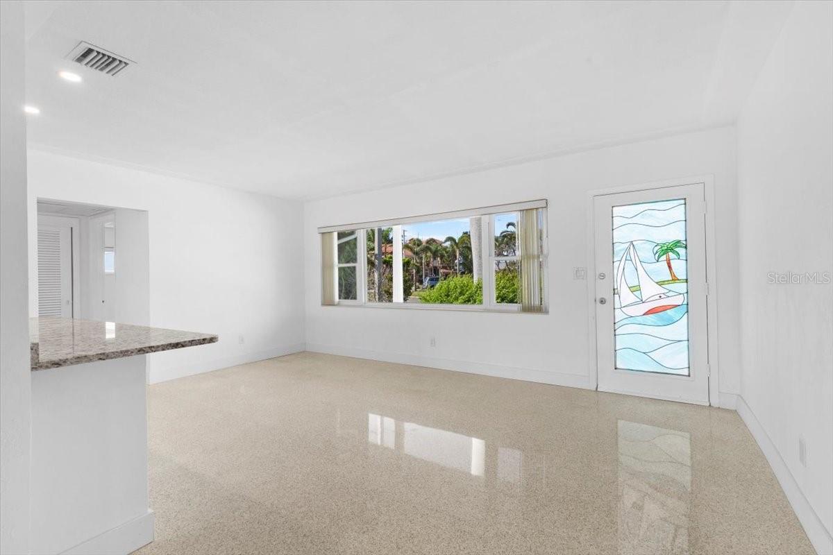 Image 11 of 42 For 2540 Shore Drive Se