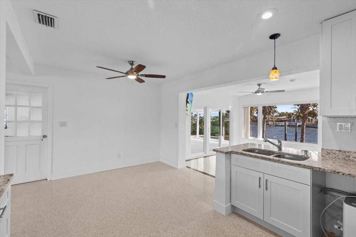 Image 14 of 42 For 2540 Shore Drive Se