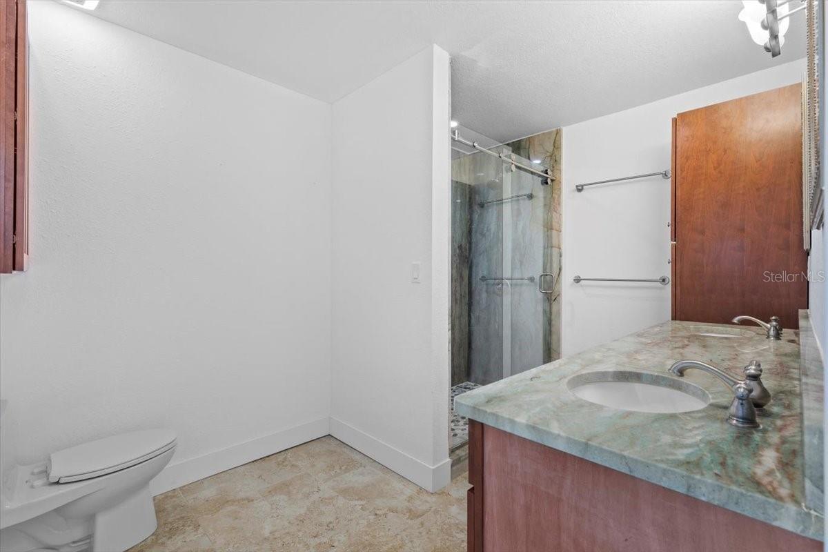 Image 18 of 42 For 2540 Shore Drive Se