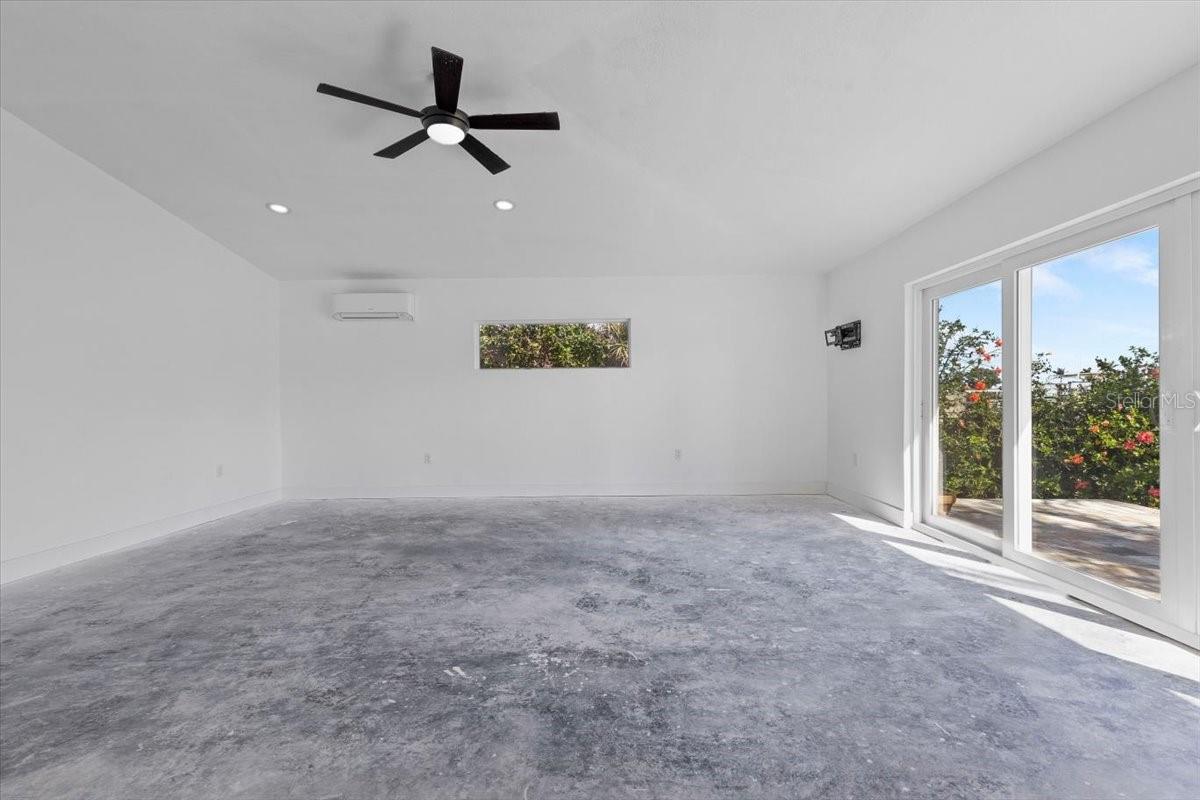 Image 21 of 42 For 2540 Shore Drive Se