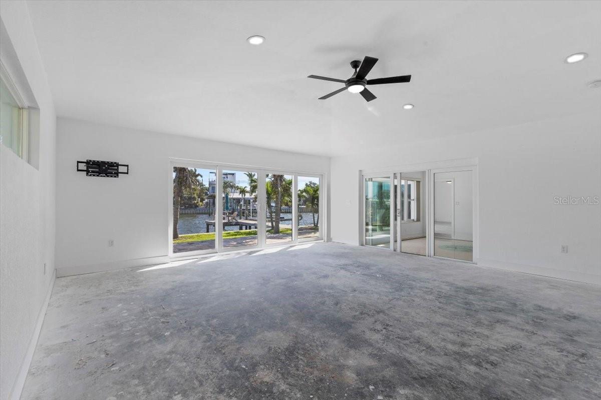 Image 22 of 42 For 2540 Shore Drive Se