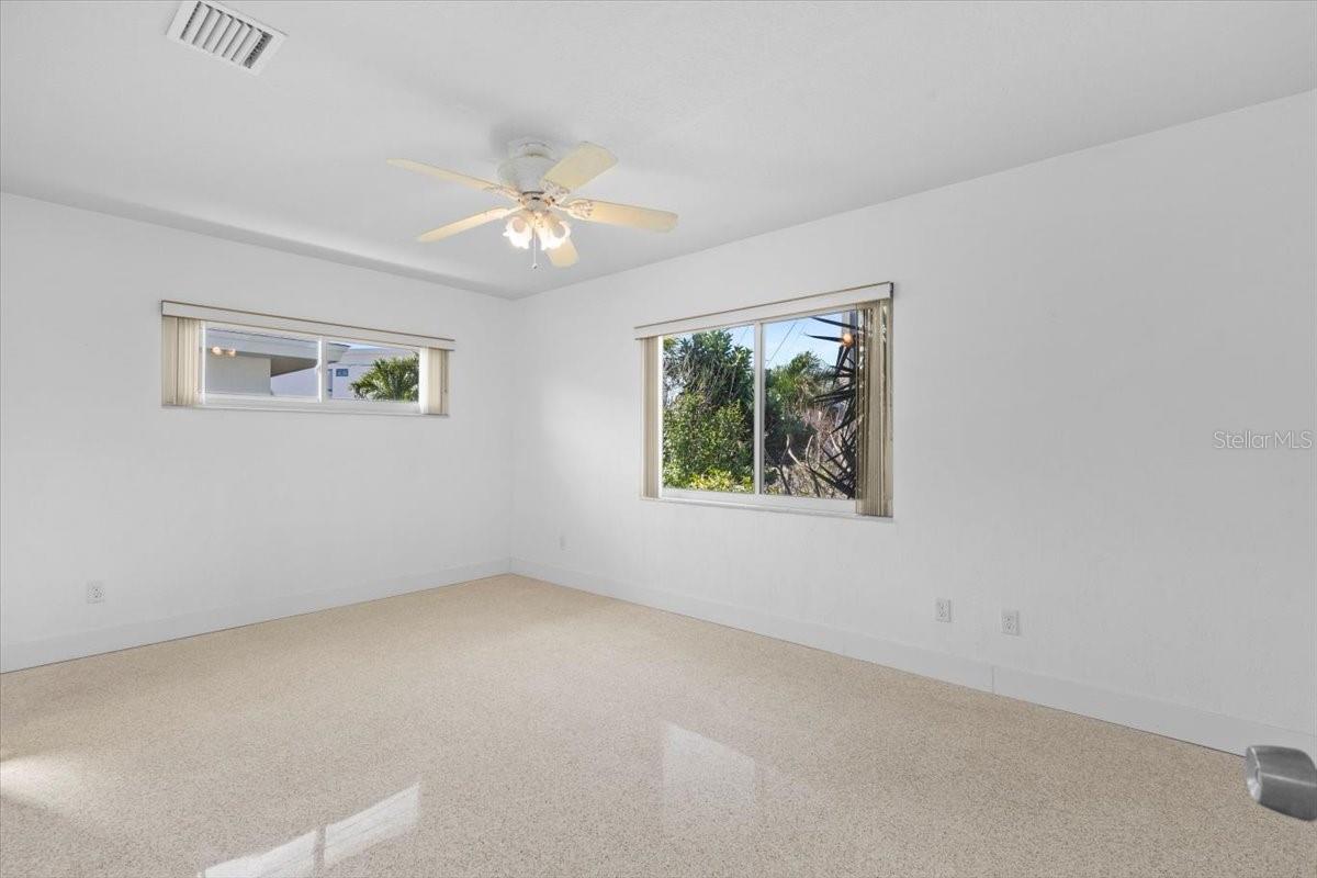 Image 23 of 42 For 2540 Shore Drive Se