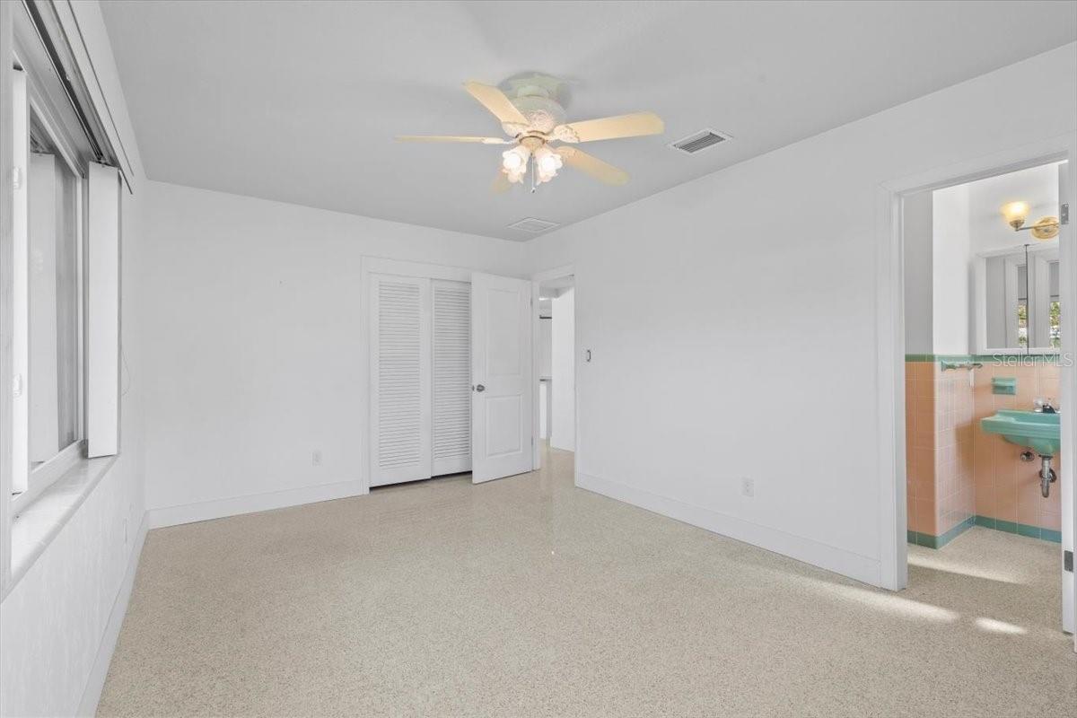 Image 24 of 42 For 2540 Shore Drive Se