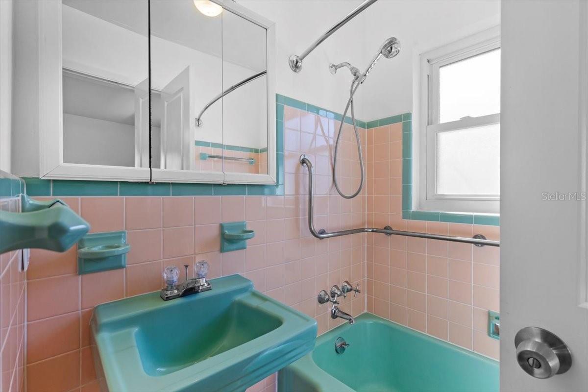 Image 25 of 42 For 2540 Shore Drive Se