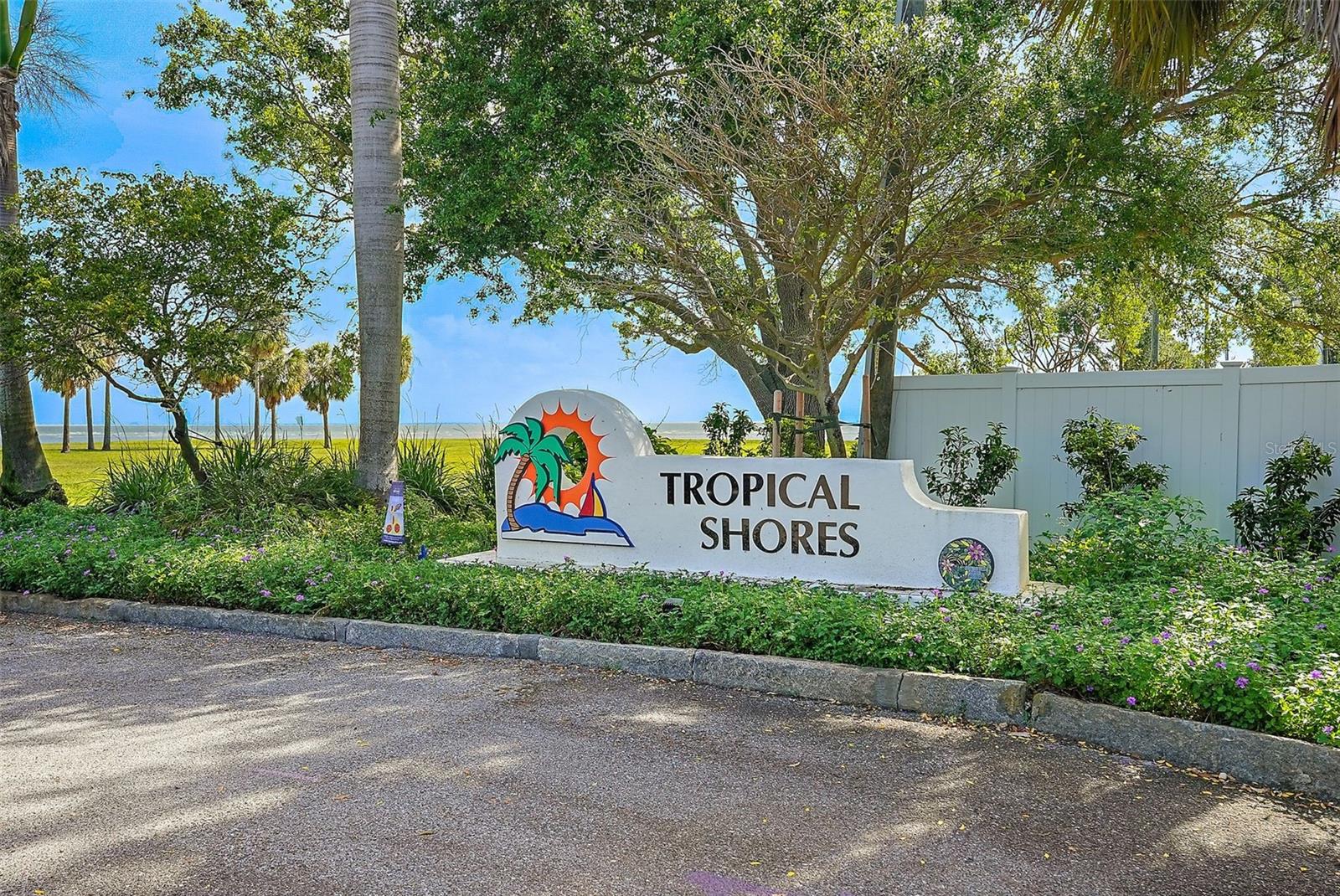 Image 5 of 42 For 2540 Shore Drive Se