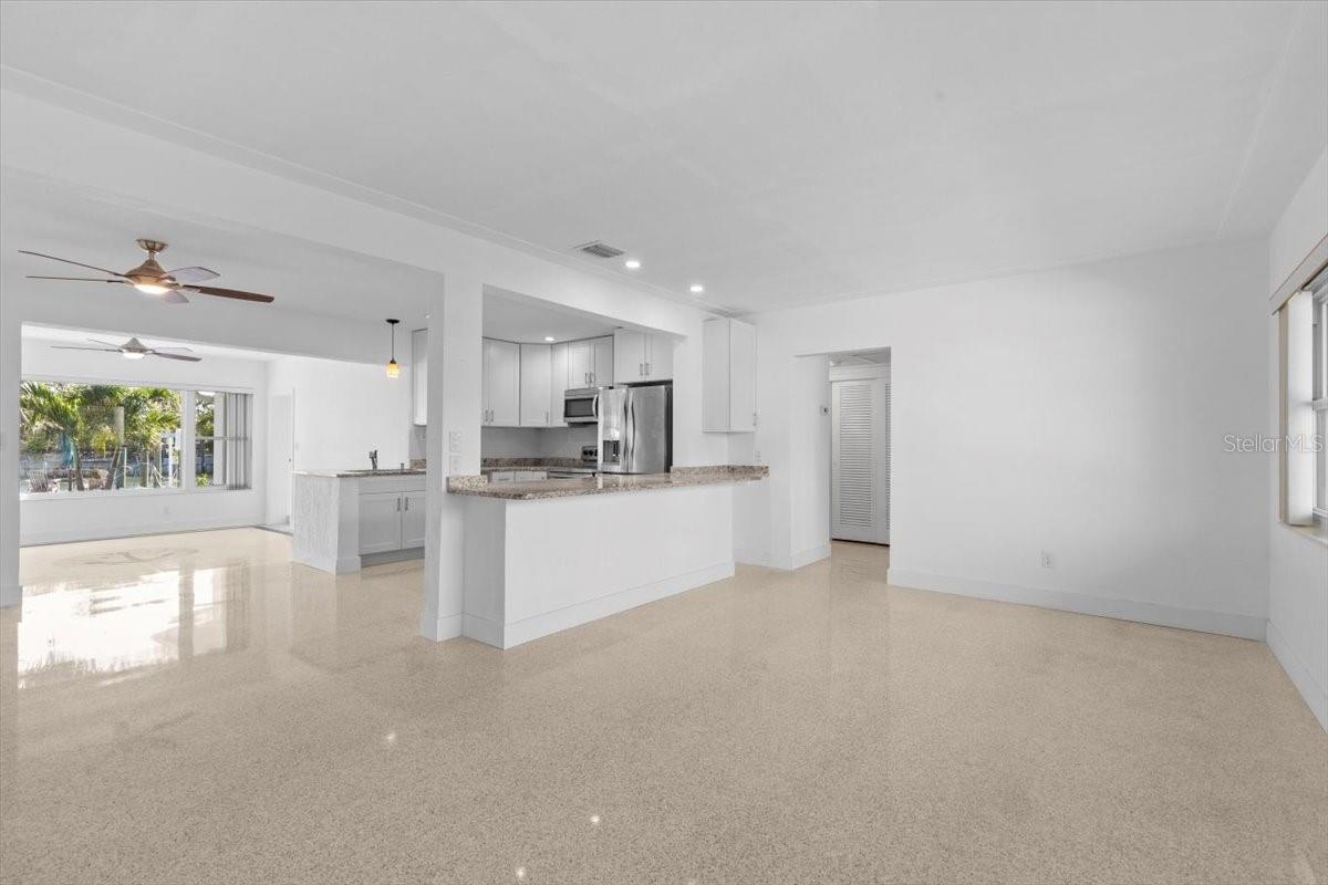 Image 8 of 42 For 2540 Shore Drive Se