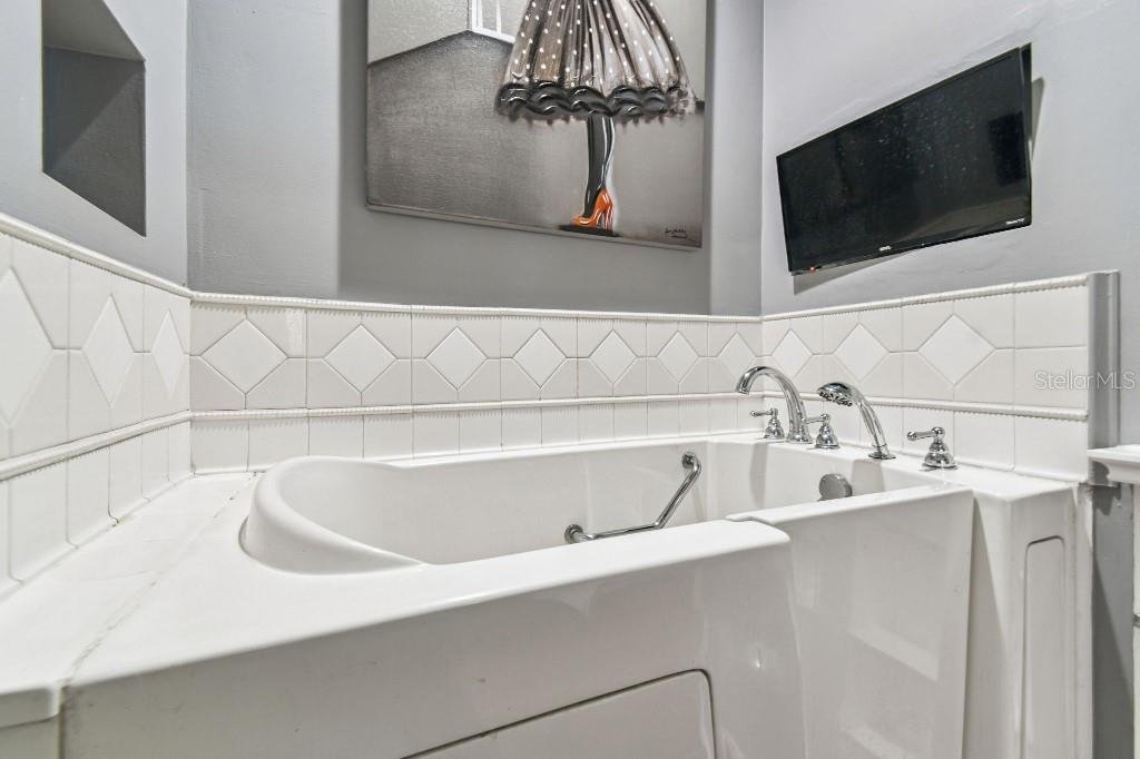 Image 14 of 22 For 544 Water Street