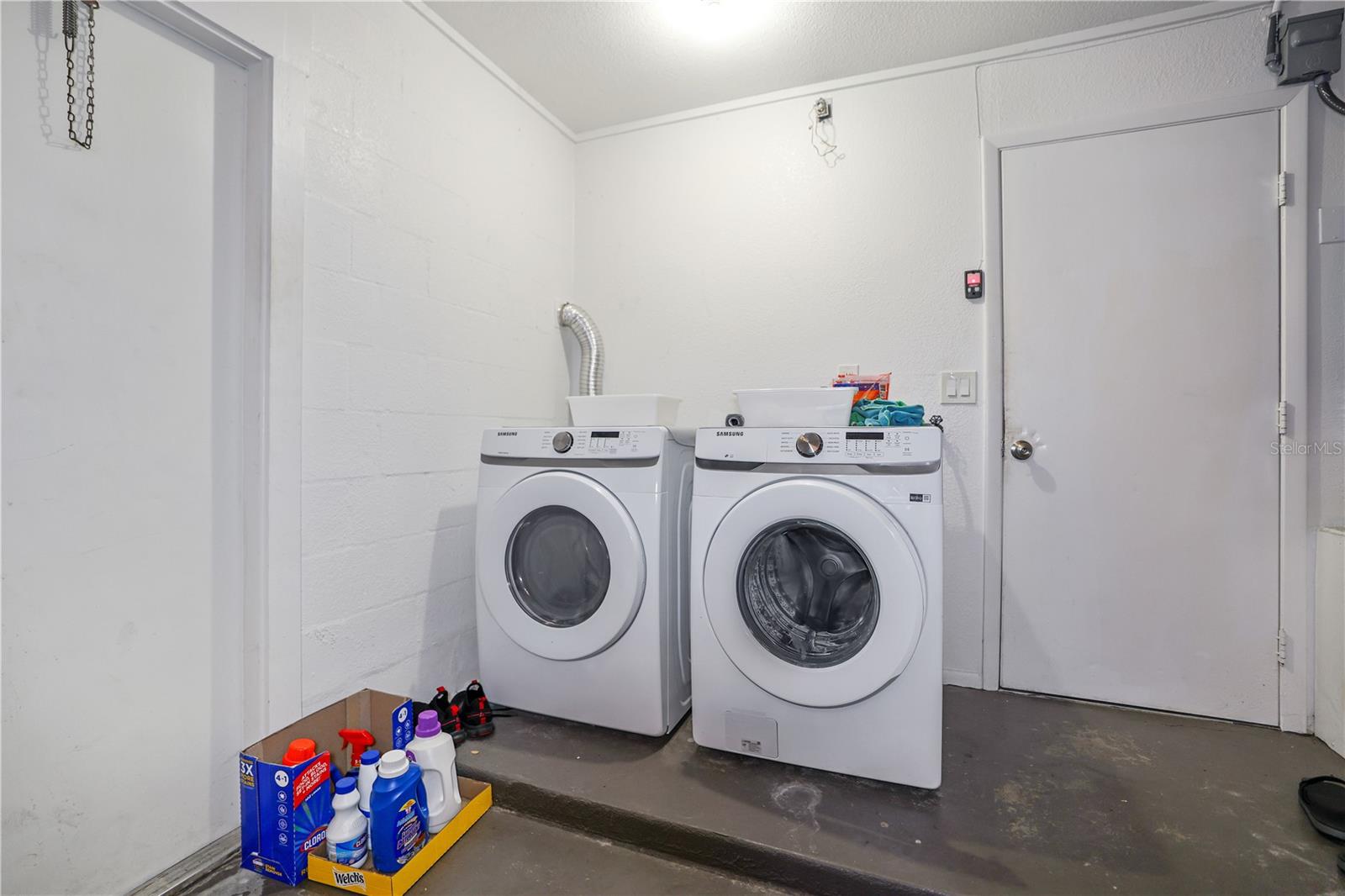 Image 14 of 31 For 8414 River Dune Street