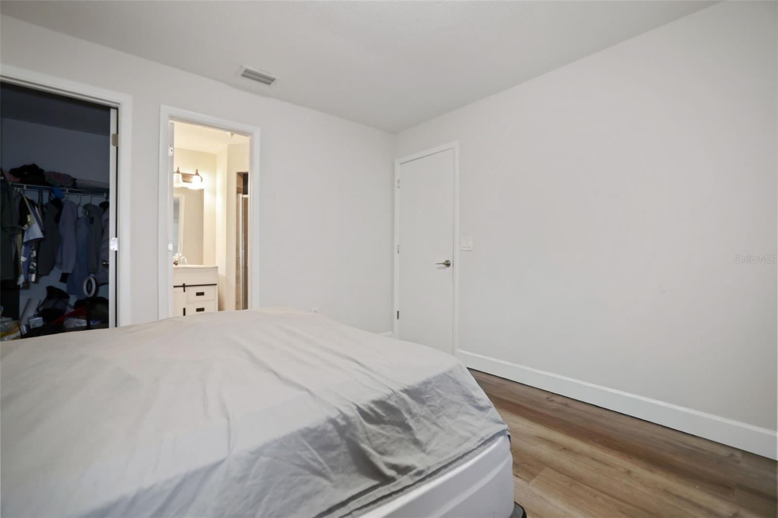 Image 16 of 31 For 8414 River Dune Street