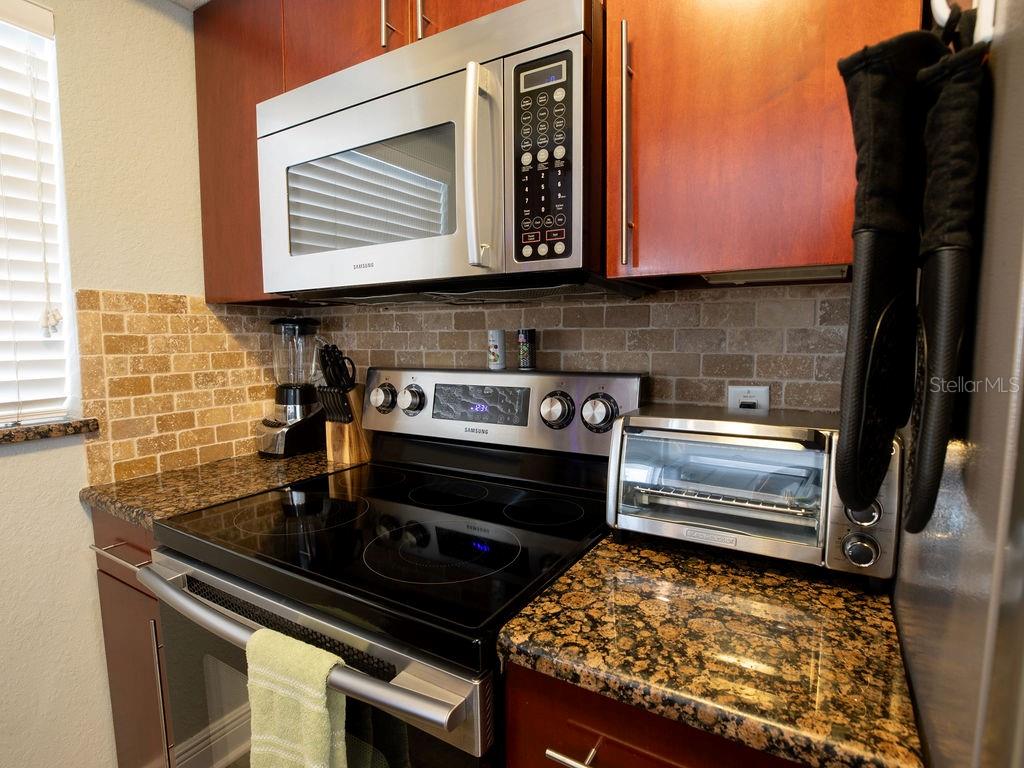 Image 8 of 63 For 185 Brightwater Drive 6