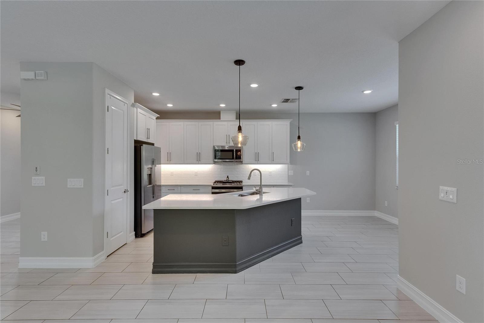 Image 29 of 88 For 4899 Isola Court