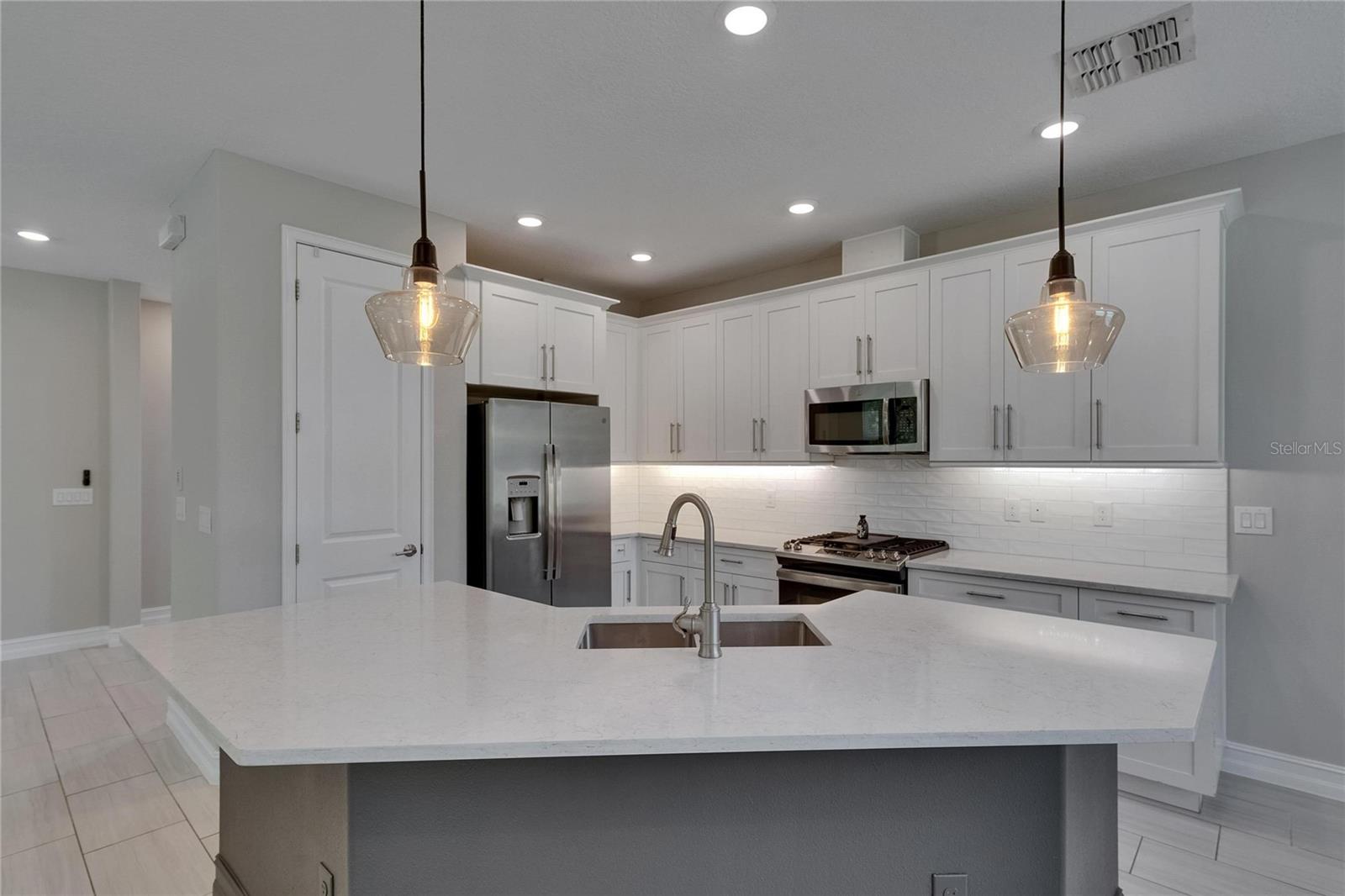 Image 35 of 88 For 4899 Isola Court