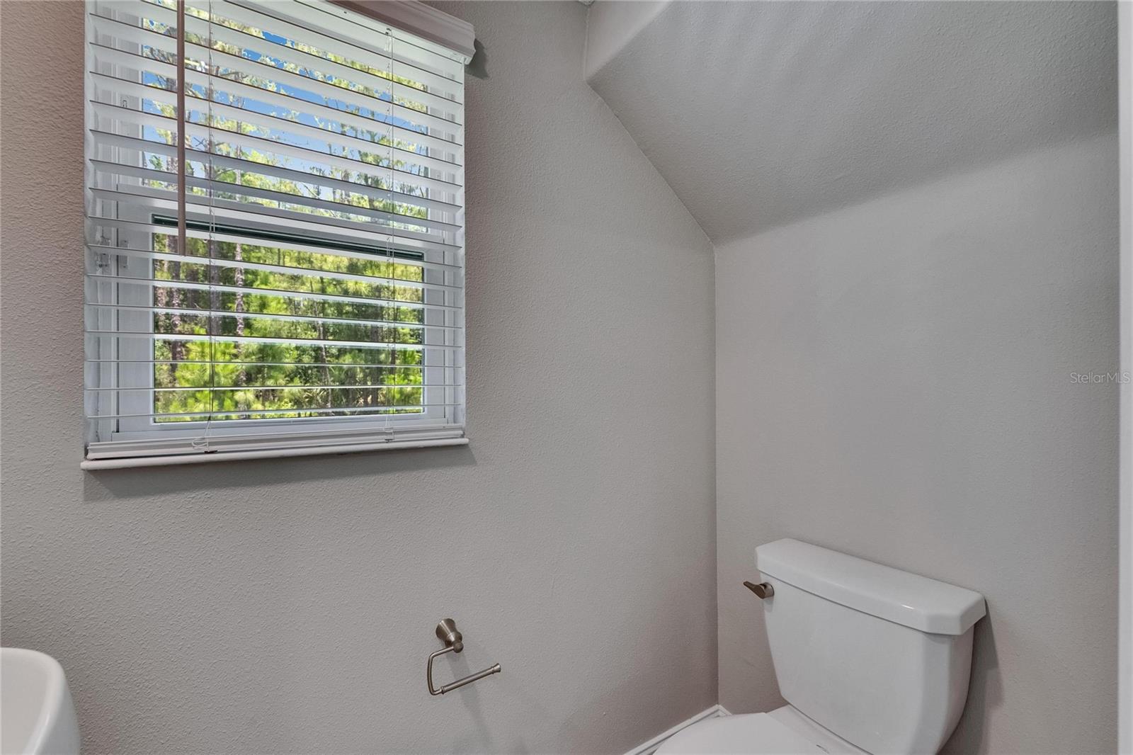 Image 41 of 88 For 4899 Isola Court