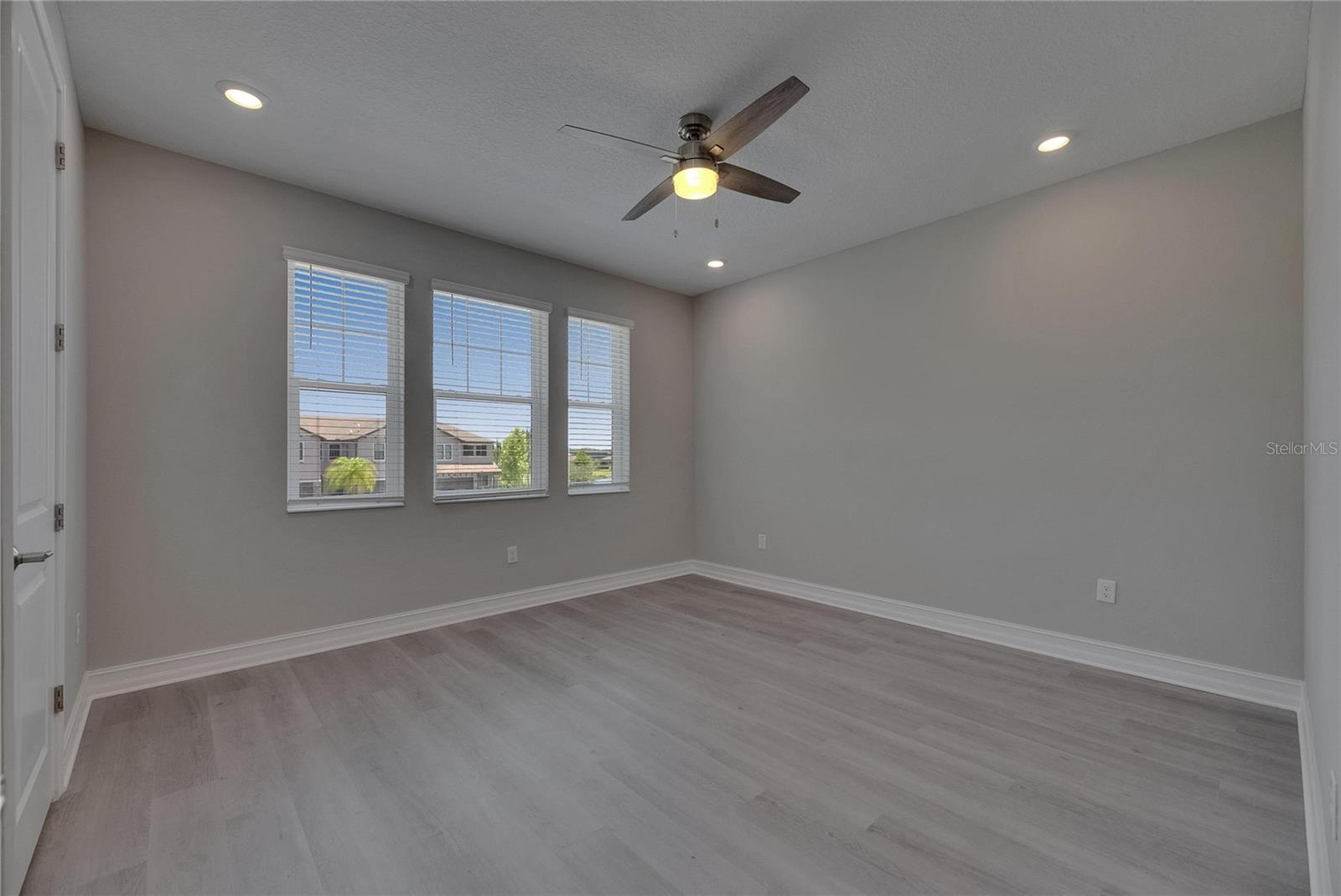 Image 50 of 88 For 4899 Isola Court