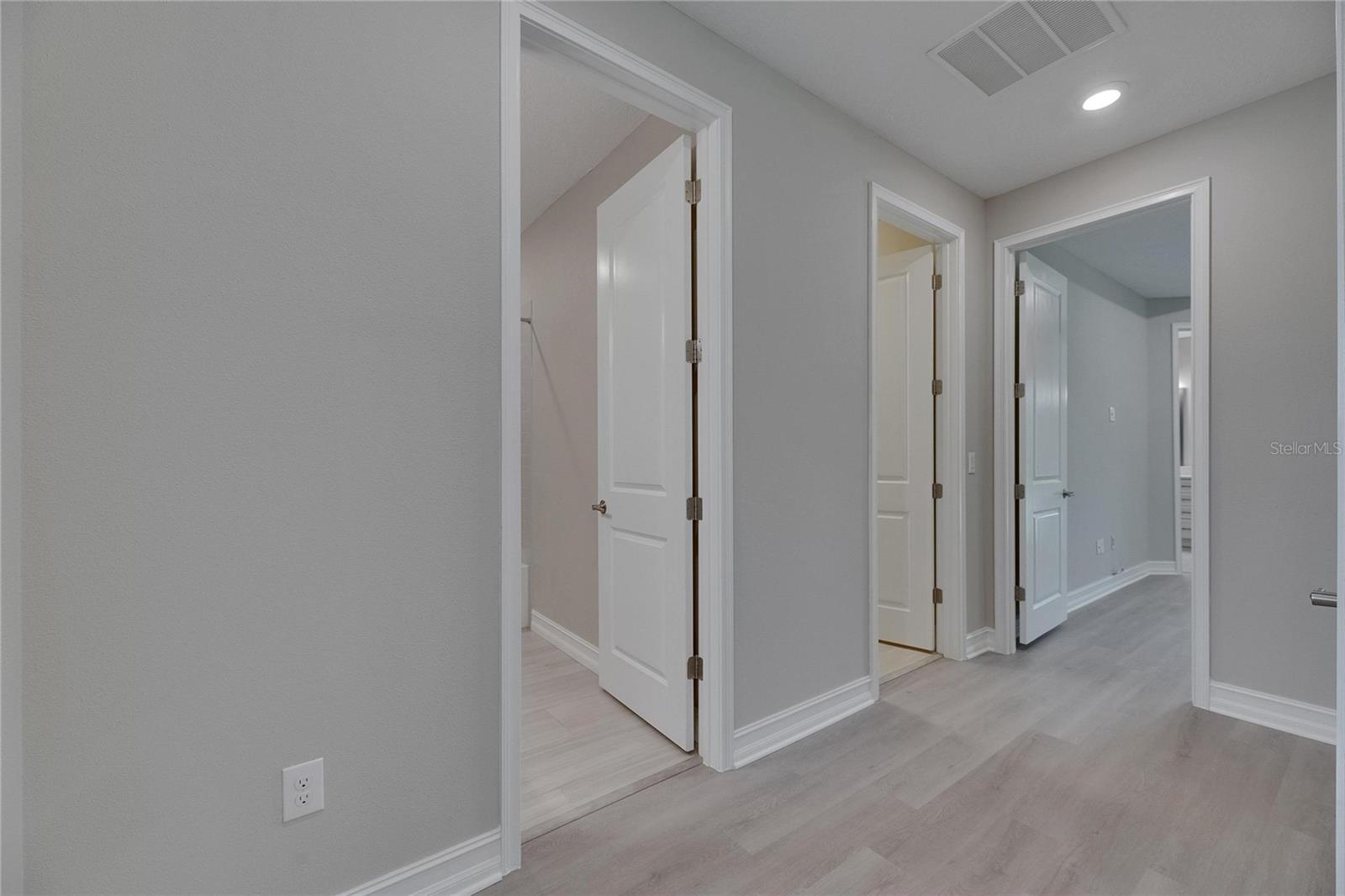 Image 56 of 88 For 4899 Isola Court