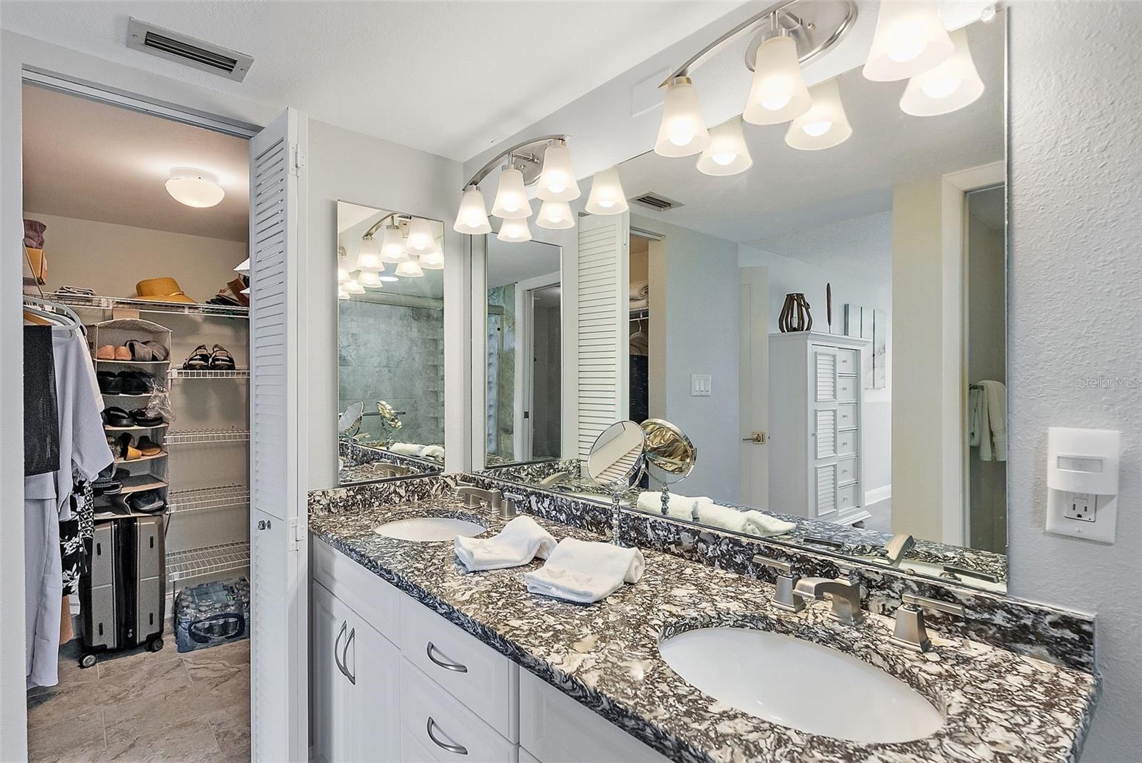 Image 14 of 36 For 5155 Isla Key Boulevard S 401