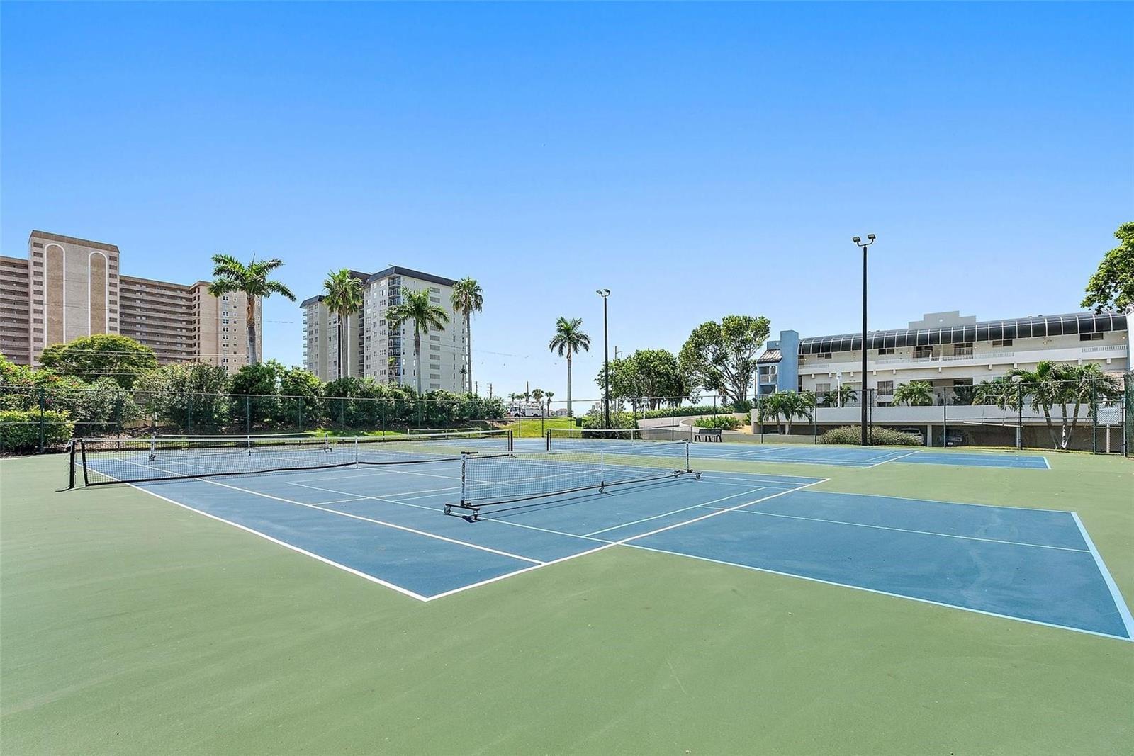 Image 32 of 36 For 5155 Isla Key Boulevard S 401