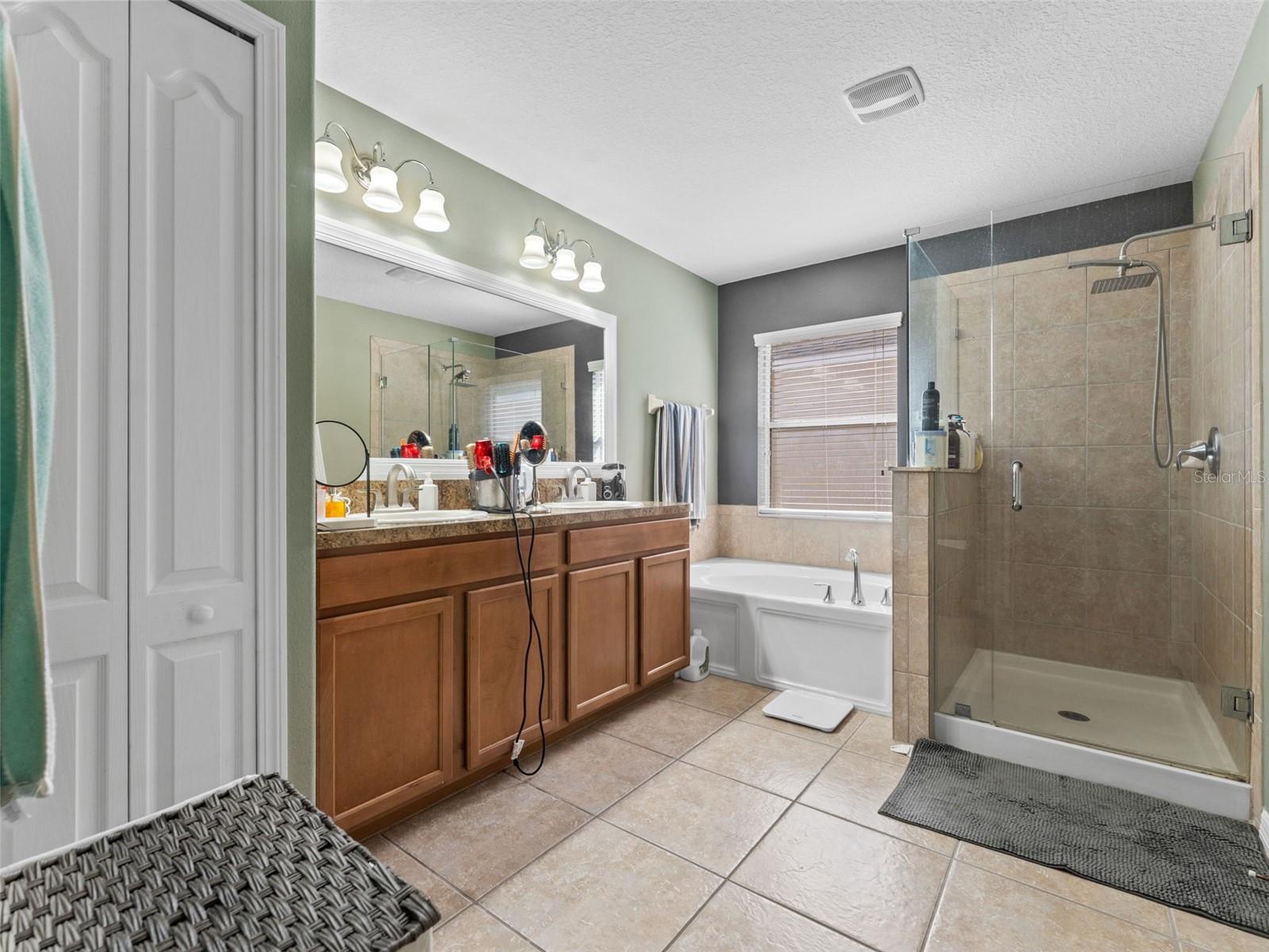 Image 19 of 43 For 12303 Holmwood Greens Place