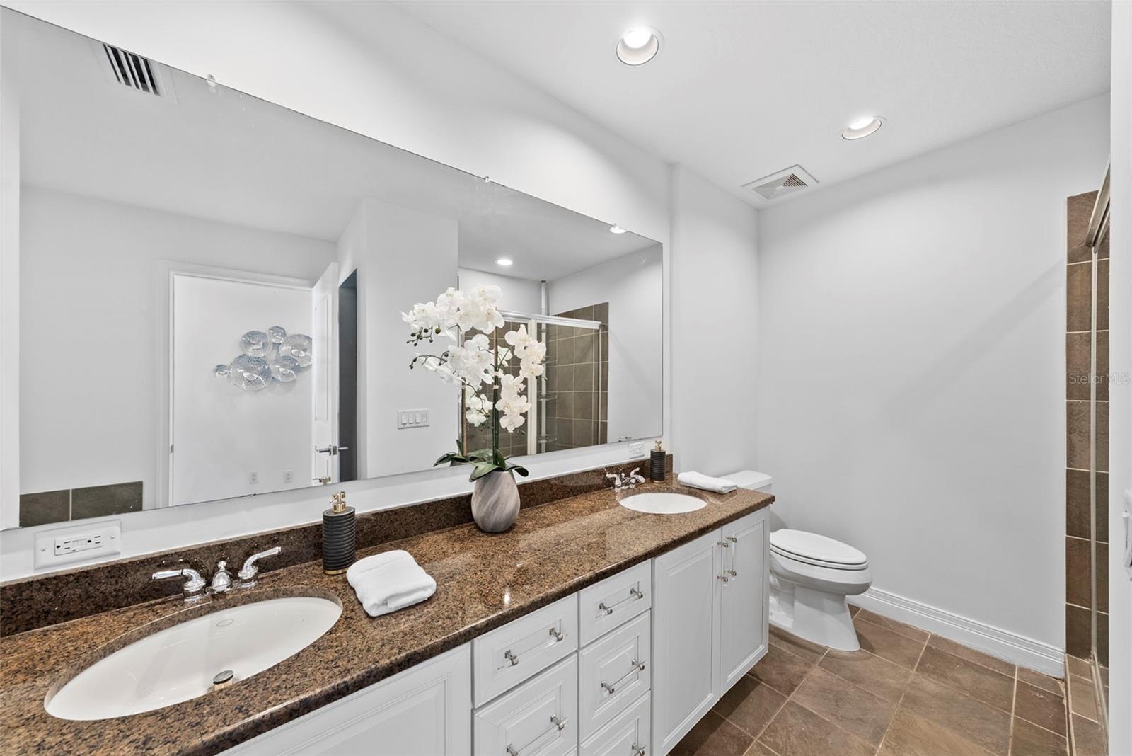 Image 32 of 52 For 449 12th Street 1101