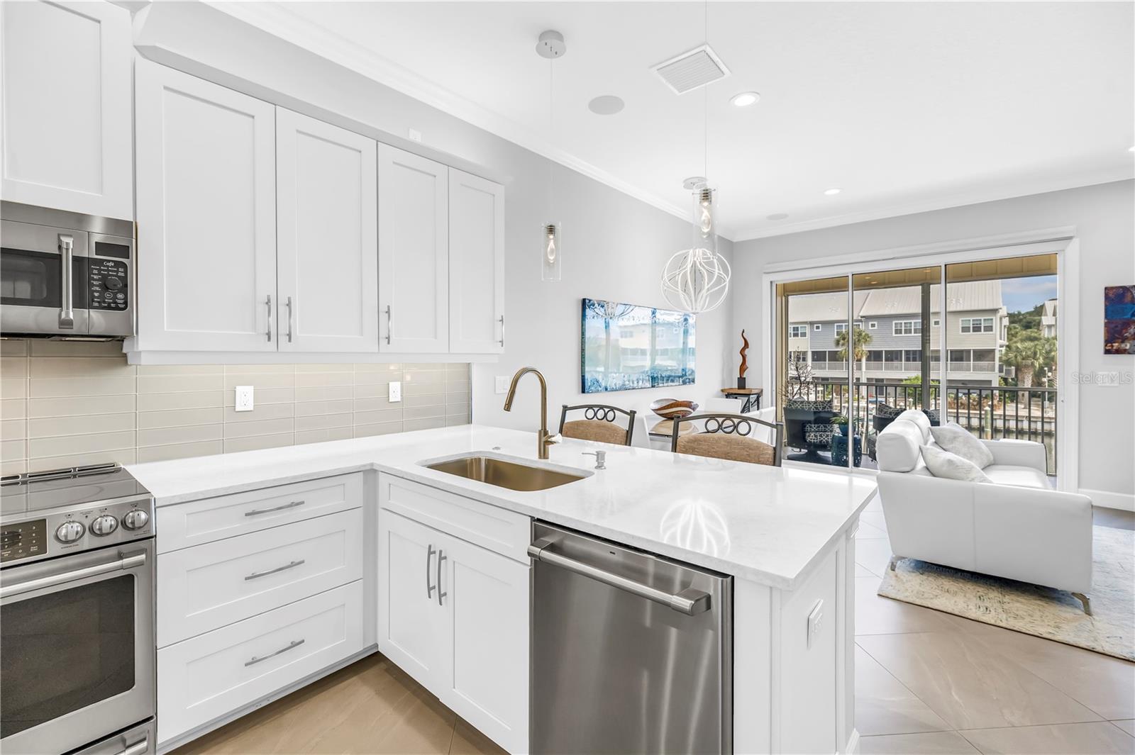 Image 21 of 66 For 6024 Moorings Drive S