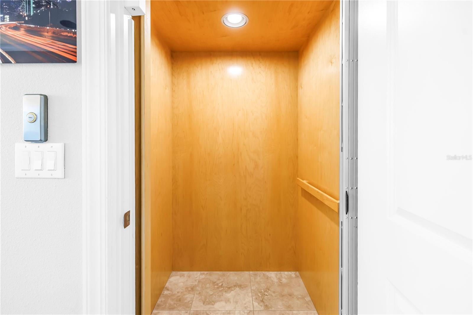 Image 32 of 66 For 6024 Moorings Drive S