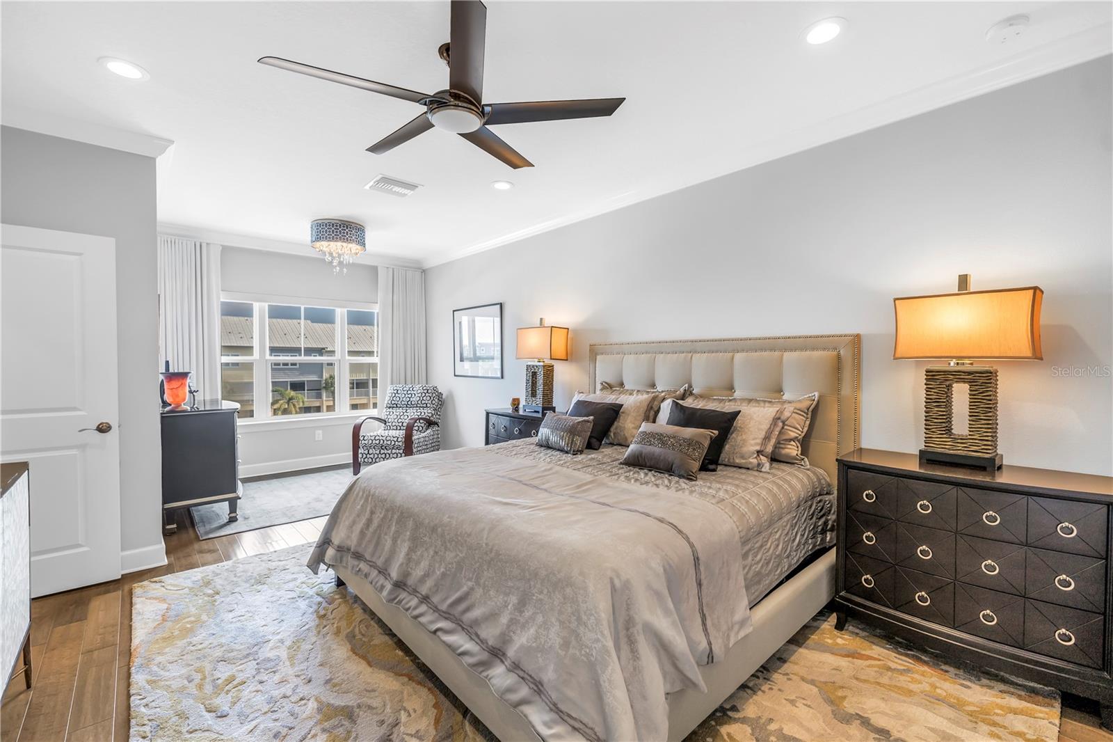 Image 33 of 66 For 6024 Moorings Drive S