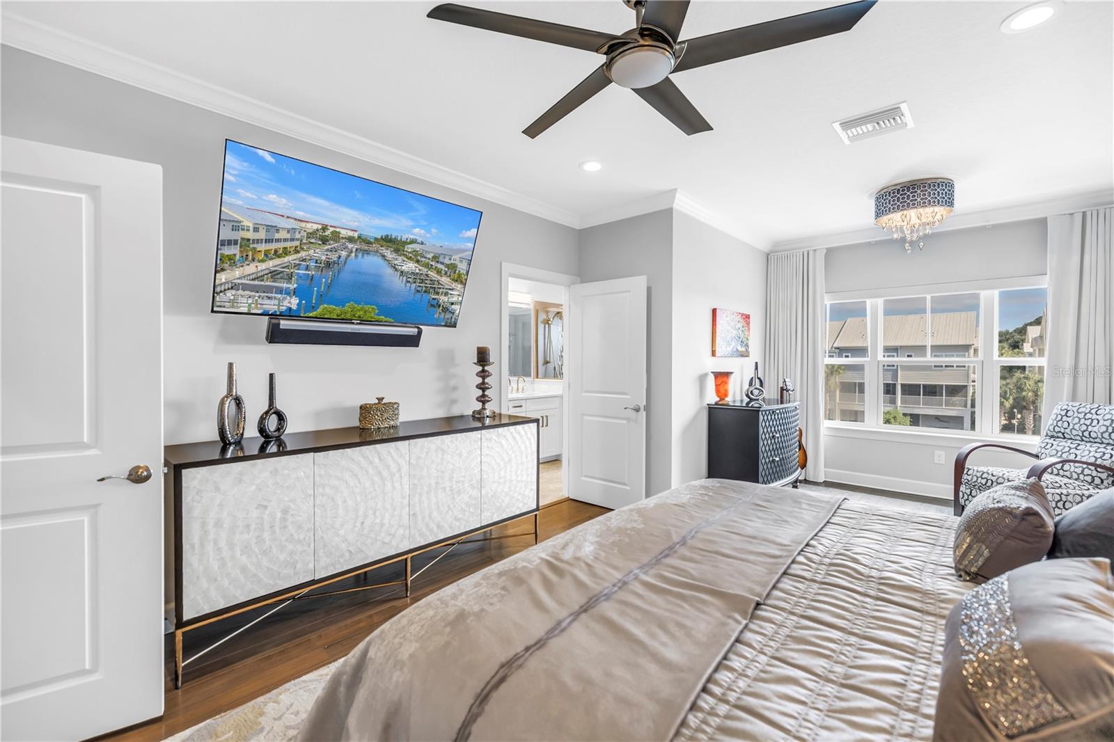 Image 34 of 66 For 6024 Moorings Drive S