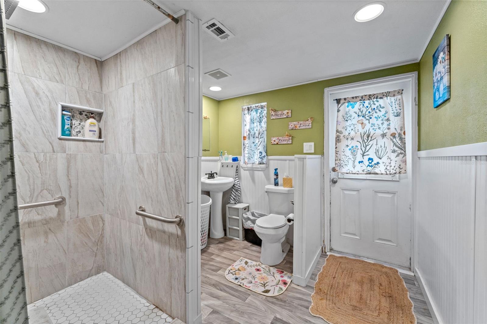 Image 22 of 43 For 36725 Arcadia Avenue