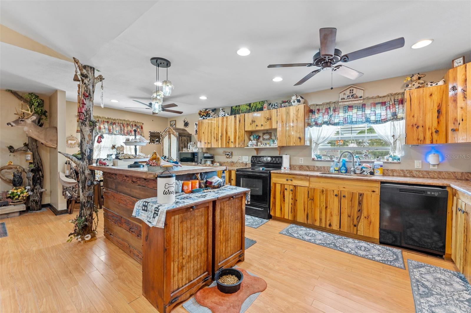 Image 9 of 43 For 36725 Arcadia Avenue