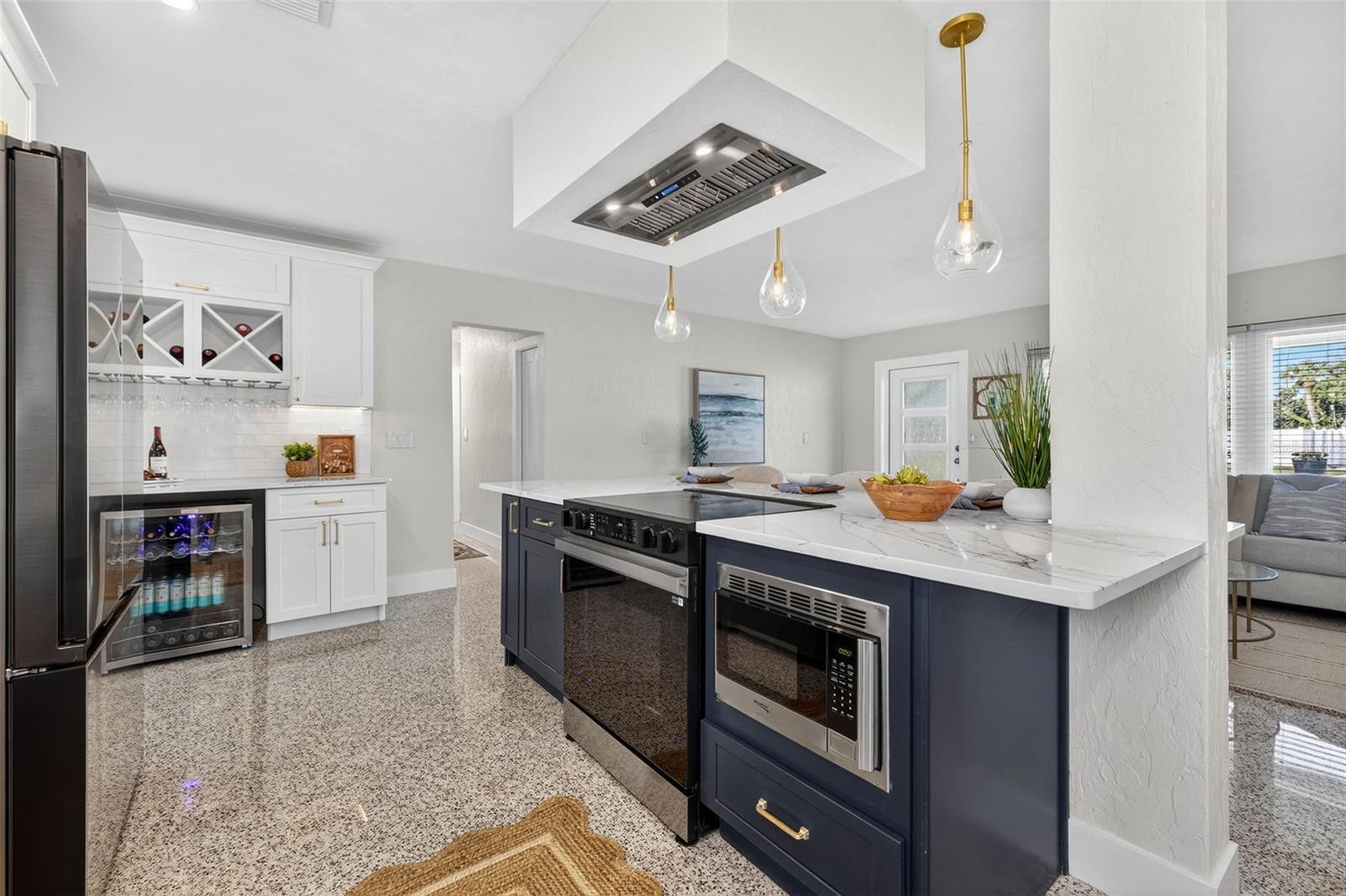 Image 11 of 37 For 4896 Venetian Place Ne