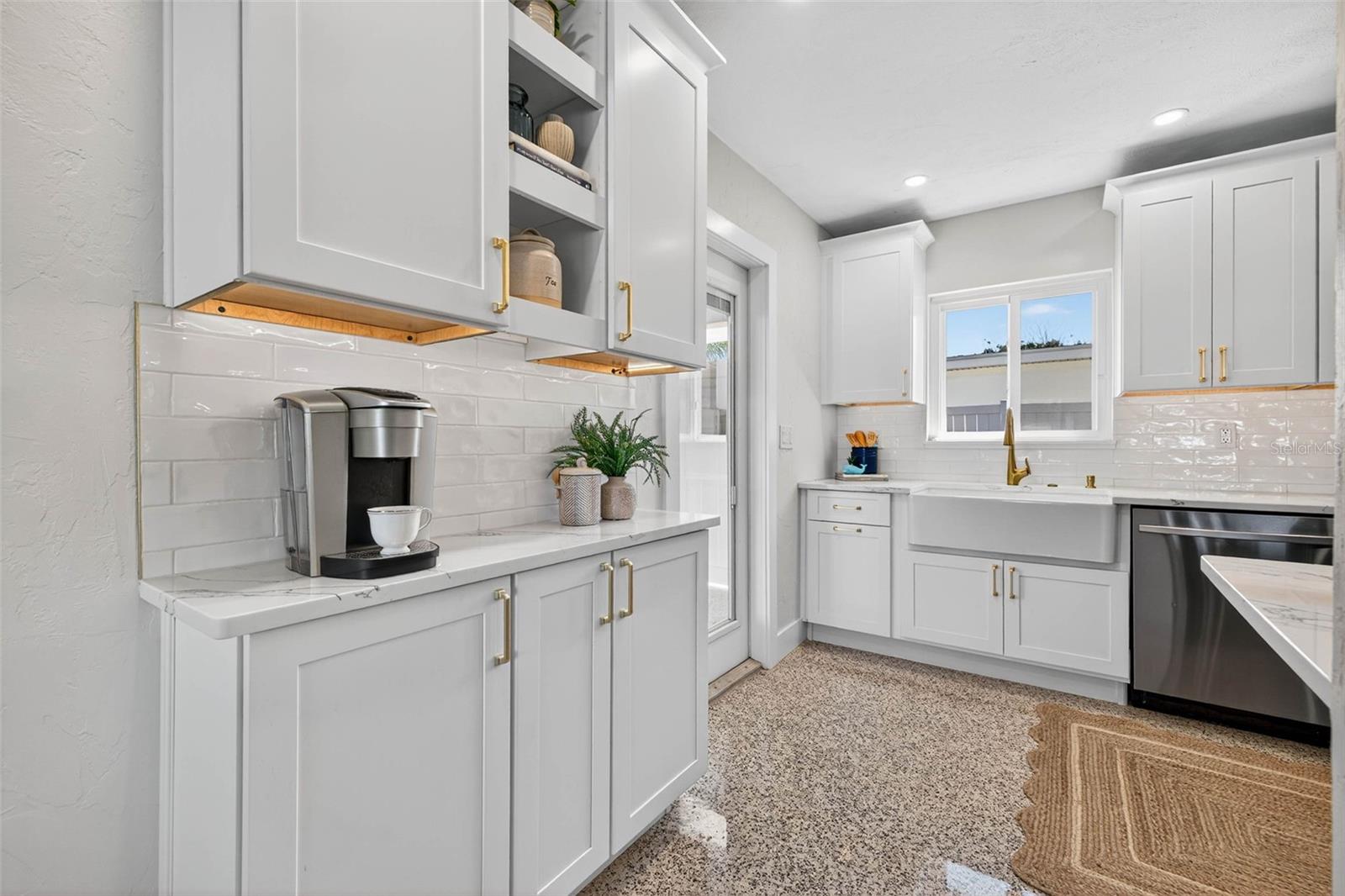 Image 13 of 37 For 4896 Venetian Place Ne