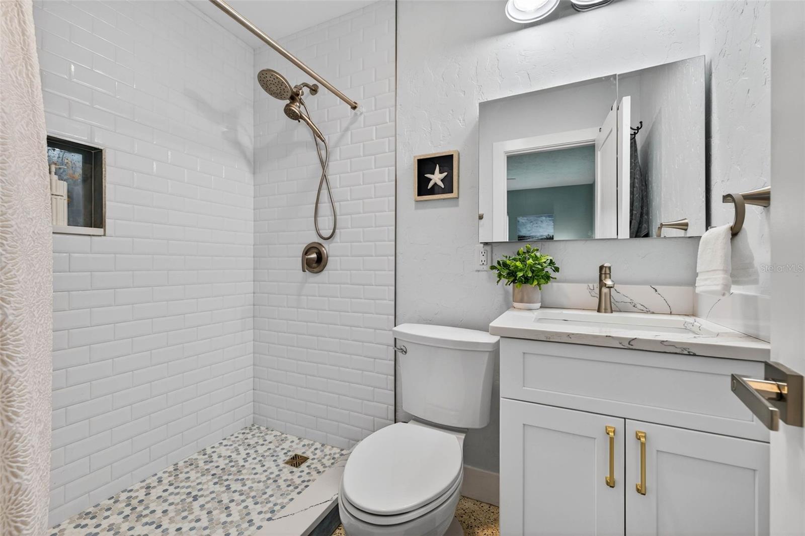 Image 16 of 37 For 4896 Venetian Place Ne