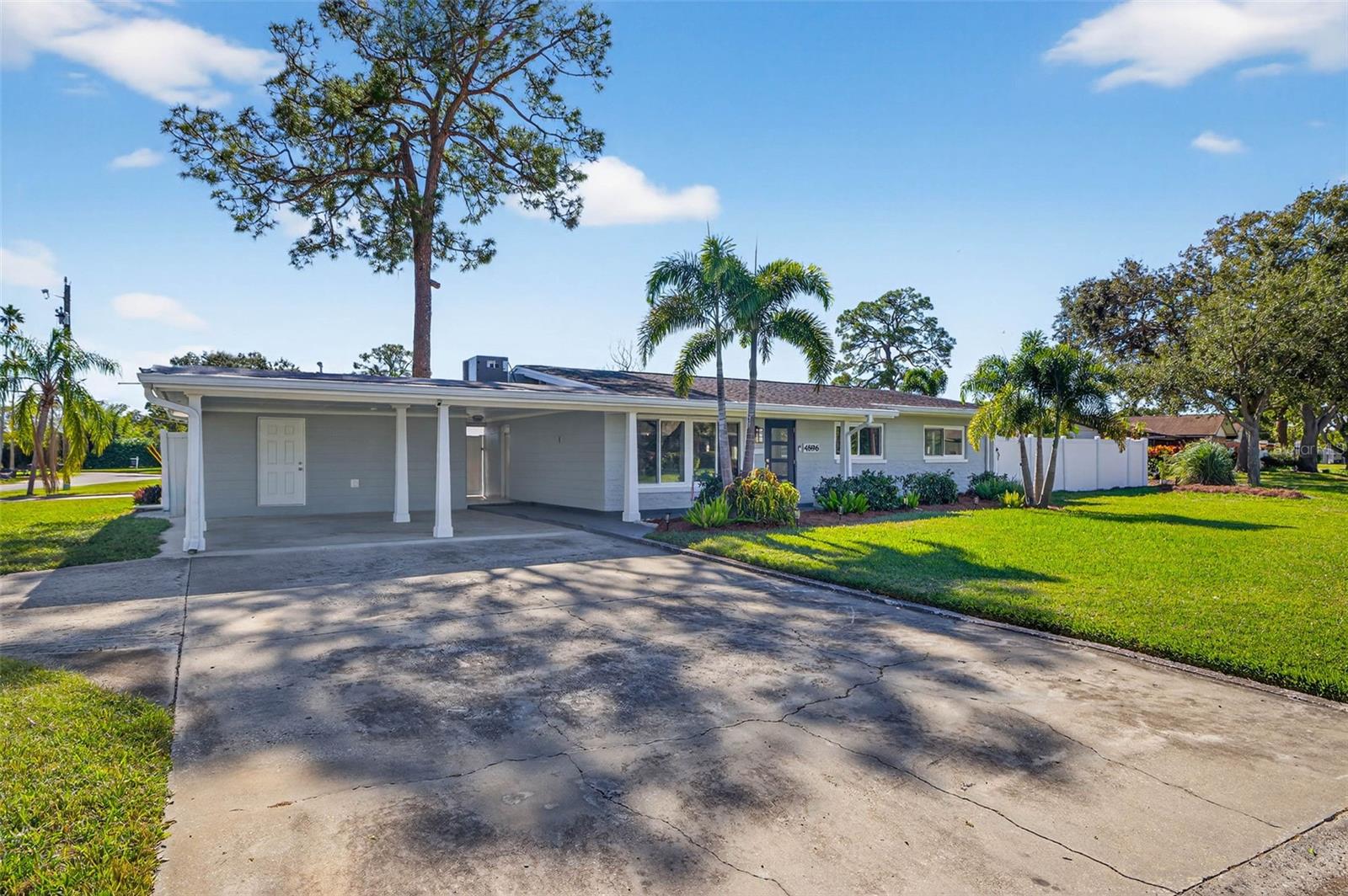 Image 2 of 37 For 4896 Venetian Place Ne