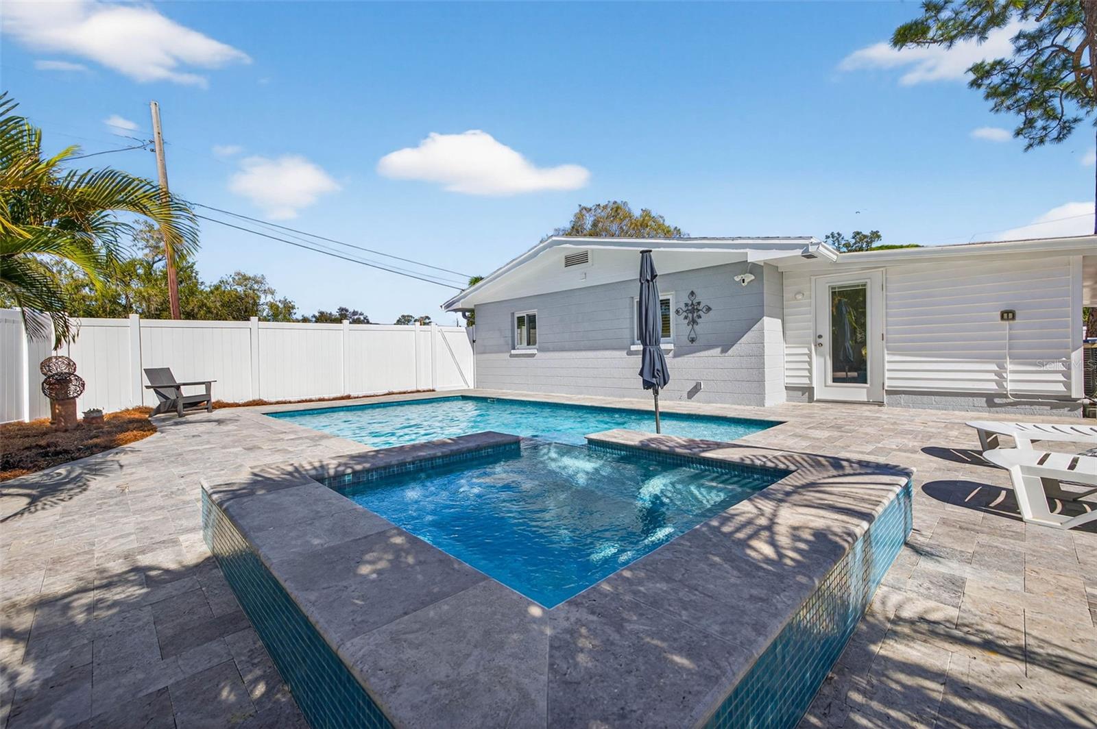 Image 25 of 37 For 4896 Venetian Place Ne